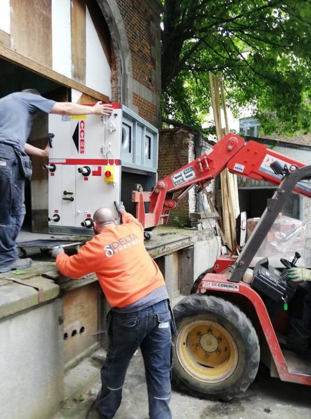 ©Zinneke asbl – Rénovation “cradle to cradle” – avec MATRIciel et Ouest Architecture ©Zinneke asbl - Récupération d'un groupe de ventilation