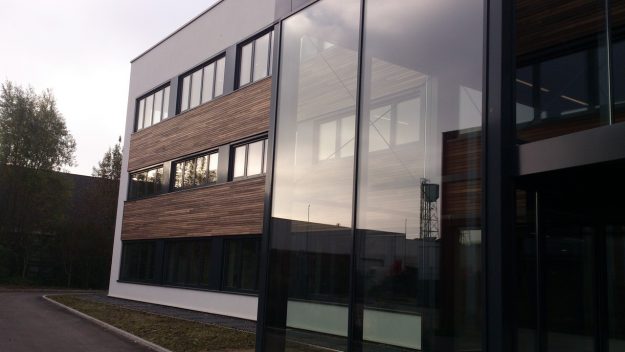 Agrandissement de l'entreprise de menuiserie Tecnibo : une réalisation performante sur le plan énergétique et environnemental